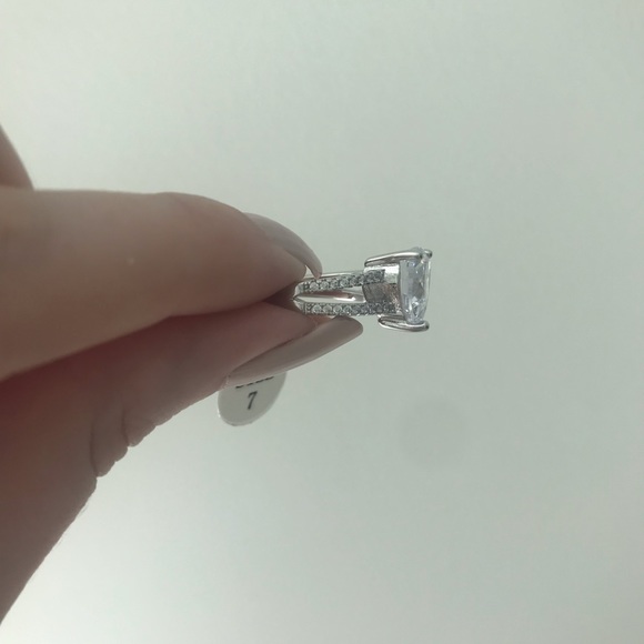 925 Sterling Silver Heart Ring - Picture 6 of 7